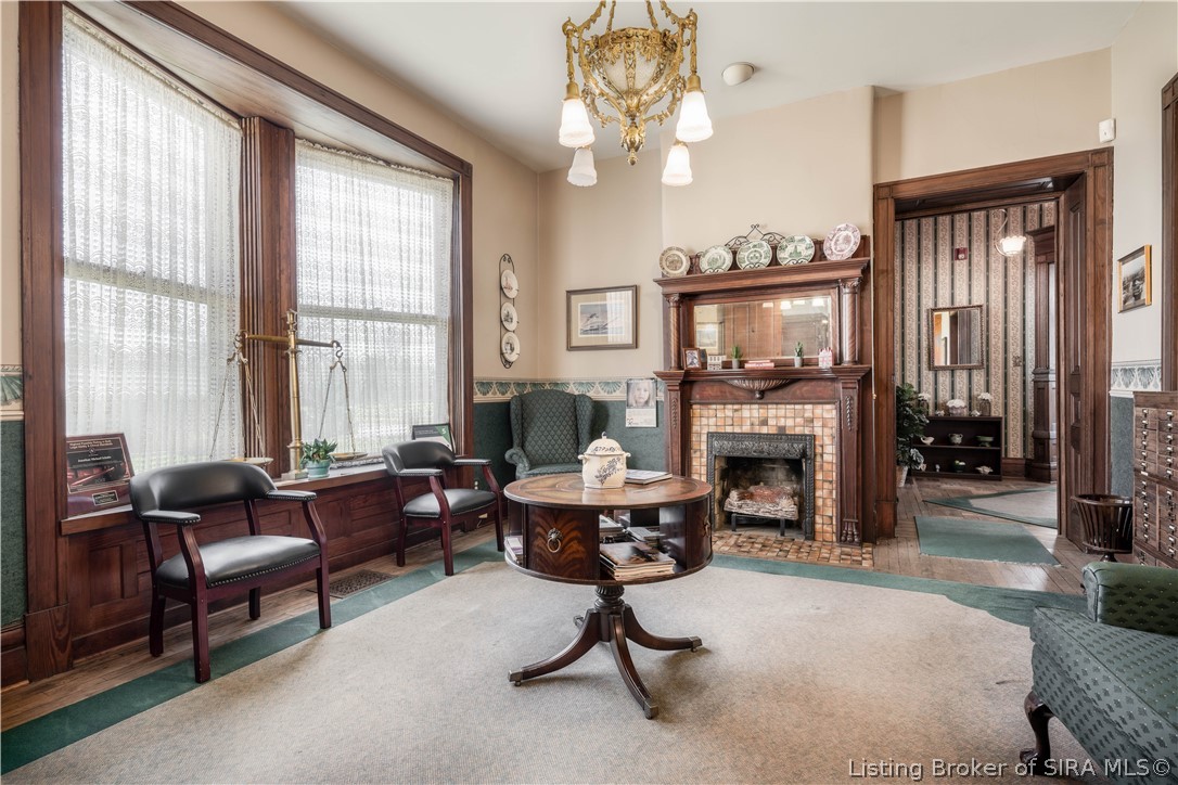 209 E Chestnut Street Property Photo 8