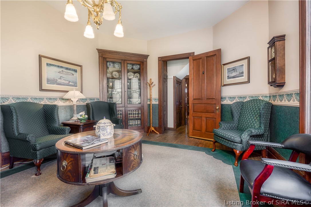 209 E Chestnut Street Property Photo 9