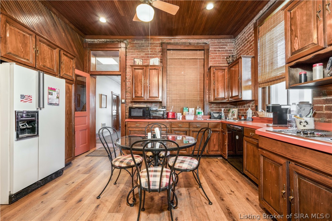 209 E Chestnut Street Property Photo 11