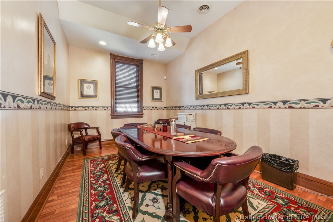 209 E Chestnut Street Property Photo 12
