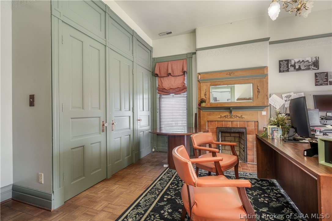 209 E Chestnut Street Property Photo 15