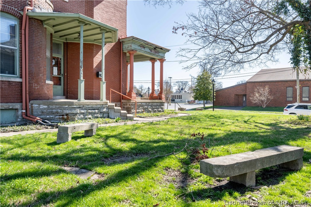 209 E Chestnut Street Property Photo 21
