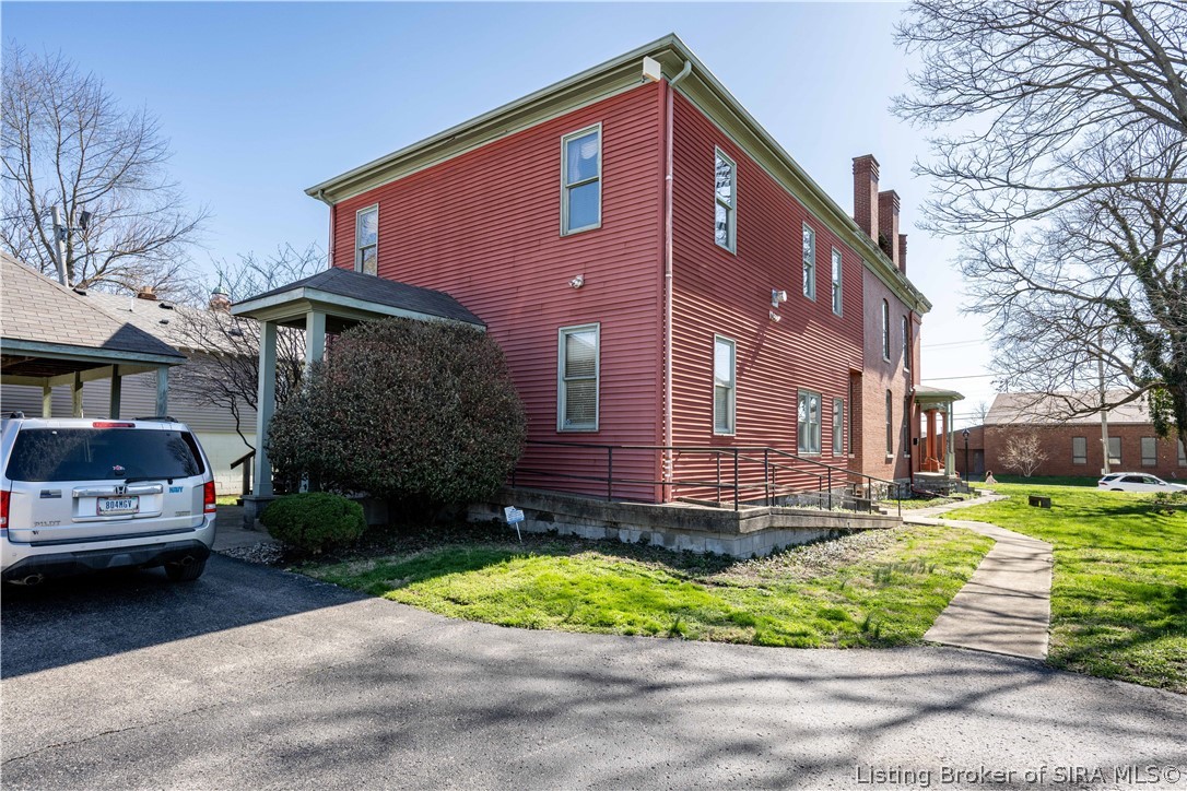 209 E Chestnut Street Property Photo 22