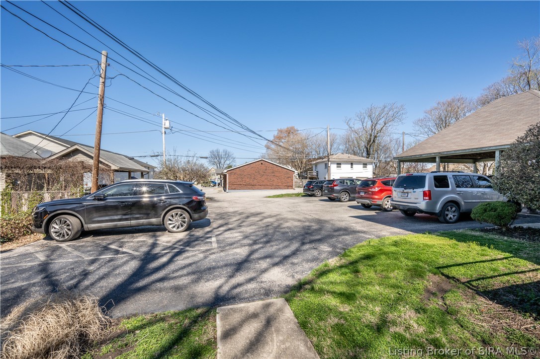 209 E Chestnut Street Property Photo 23