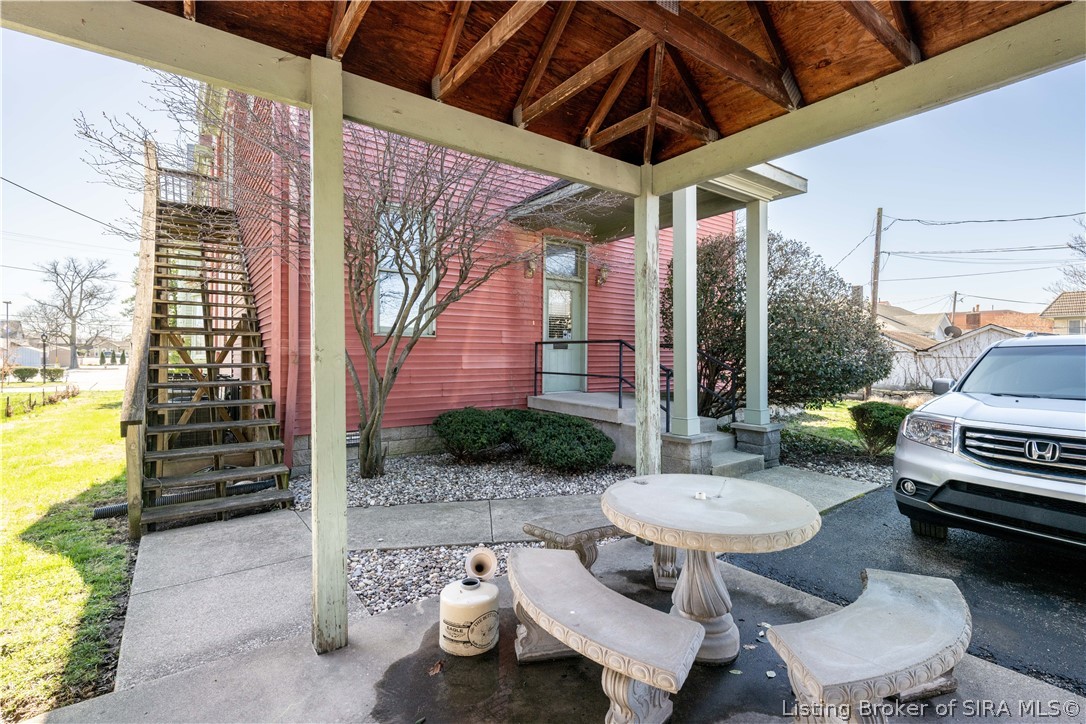 209 E Chestnut Street Property Photo 25