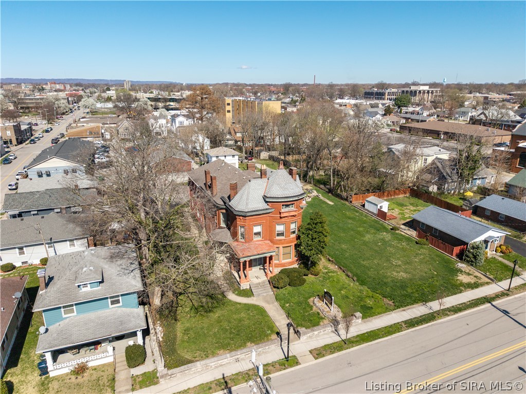 209 E Chestnut Street Property Photo 27