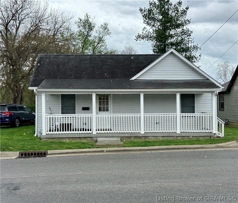 701 E Hackberry Street Property Photo 2