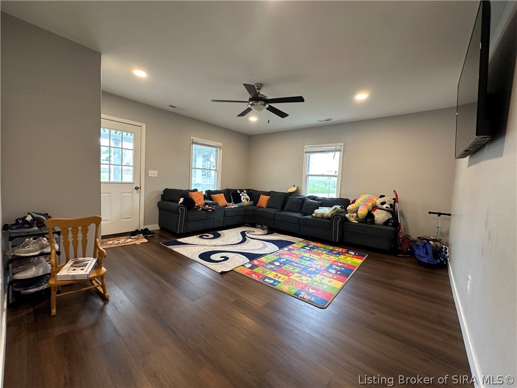 701 E Hackberry Street Property Photo 8