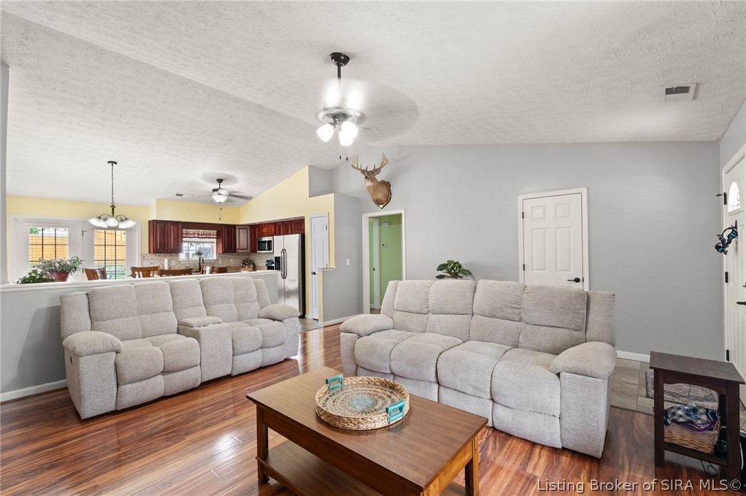 2231 Honeysuckle Way Property Photo 5