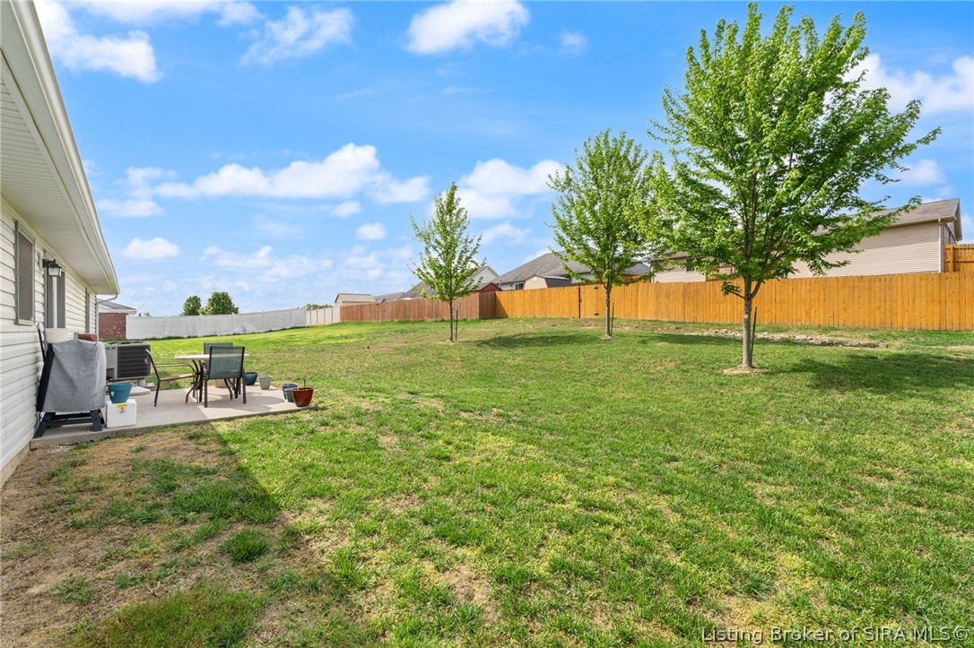 2231 Honeysuckle Way Property Photo 28