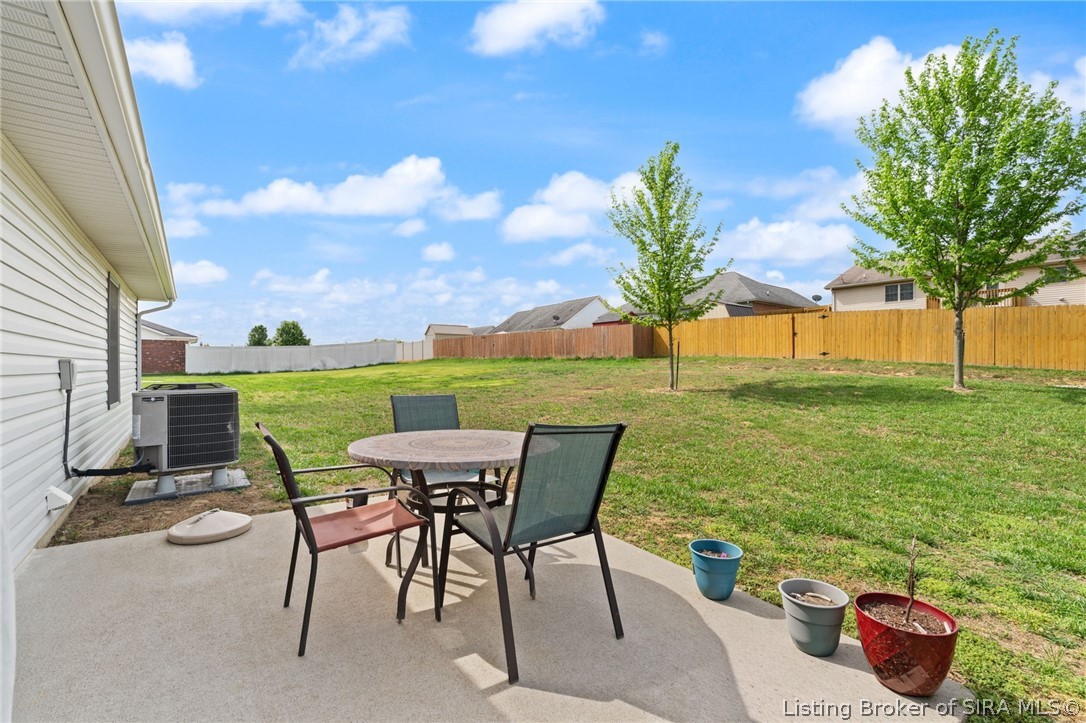 2231 Honeysuckle Way Property Photo 33