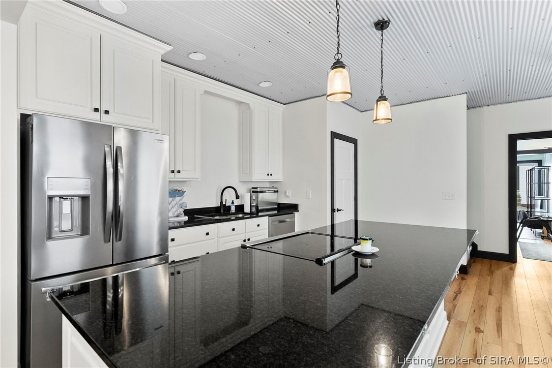 422 St Michaels Avenue Property Photo 8