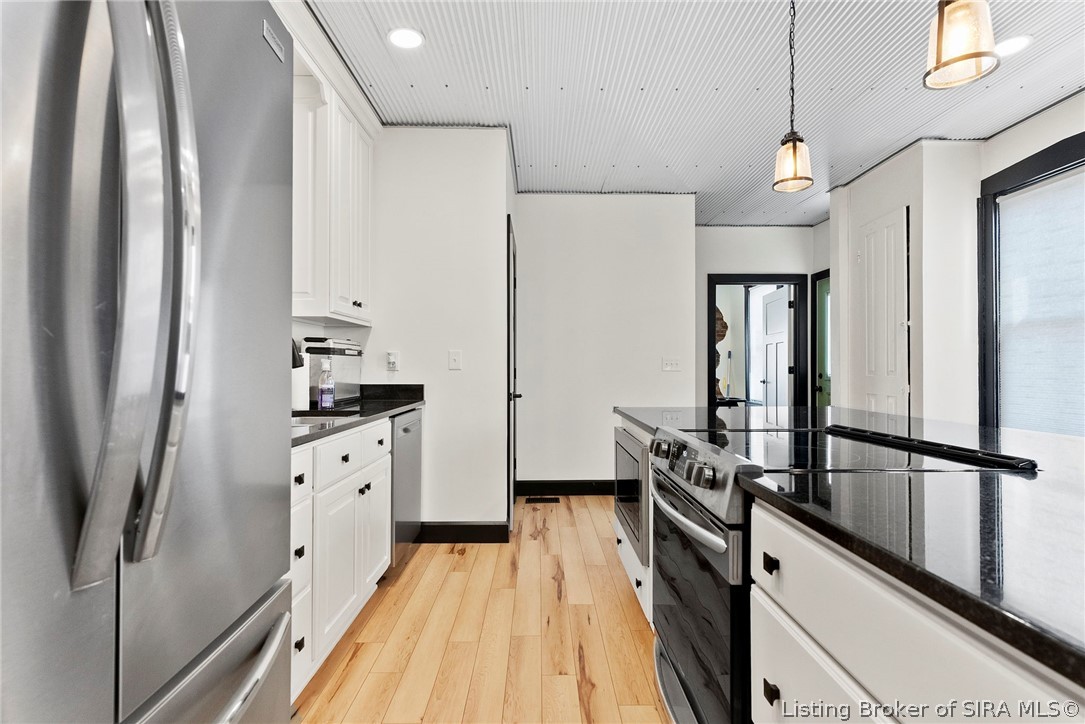 422 St Michaels Avenue Property Photo 10