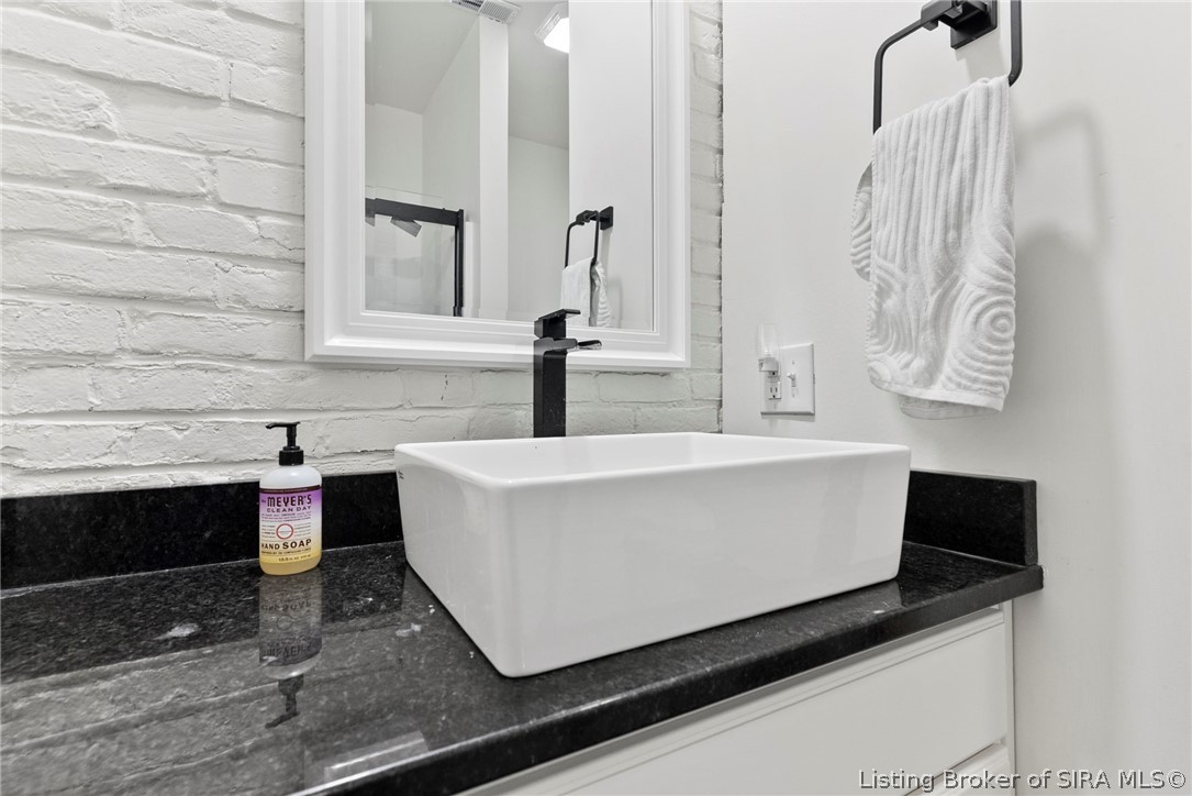 422 St Michaels Avenue Property Photo 18