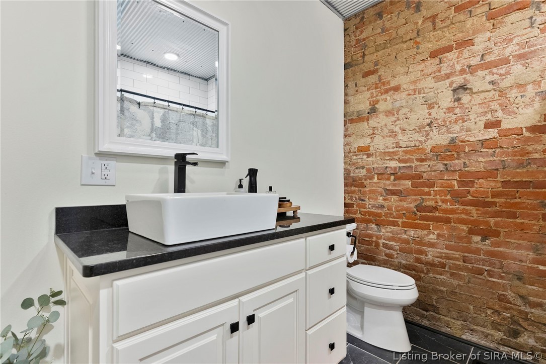 422 St Michaels Avenue Property Photo 23