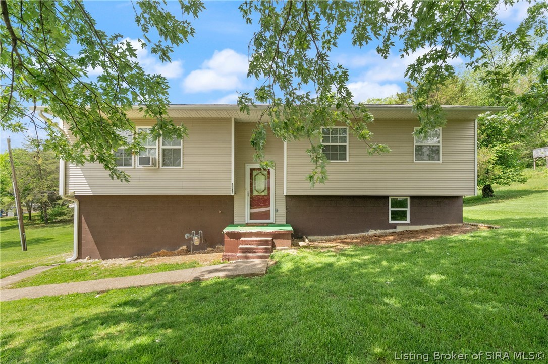 1081 E Smith Circle Property Photo 1