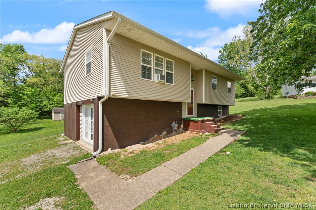 1081 E Smith Circle Property Photo 2