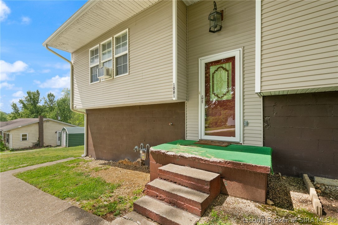 1081 E Smith Circle Property Photo 3