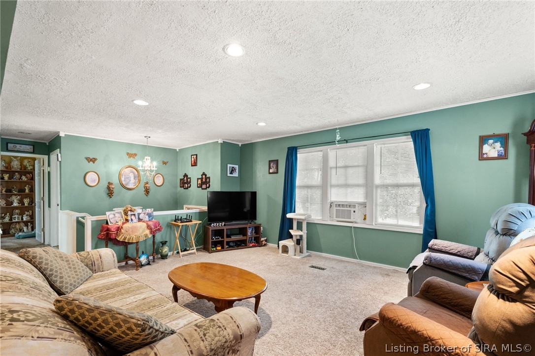1081 E Smith Circle Property Photo 4