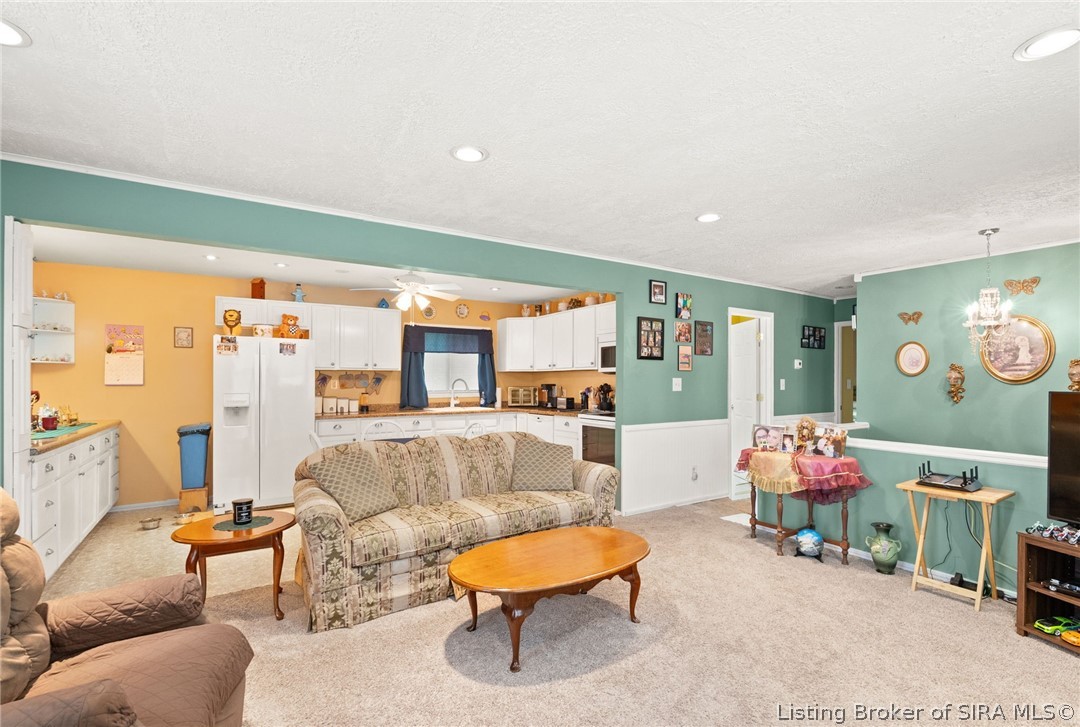 1081 E Smith Circle Property Photo 7