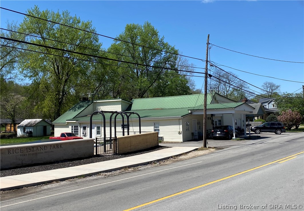 601 E Chestnut Street Property Photo 3