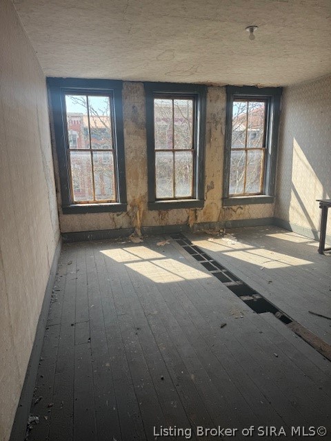 225 E Main Street Property Photo 6