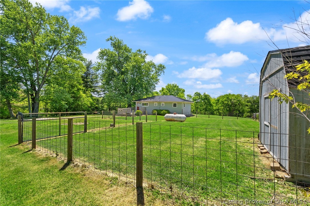 240 W Us Highway 150 Property Photo 35