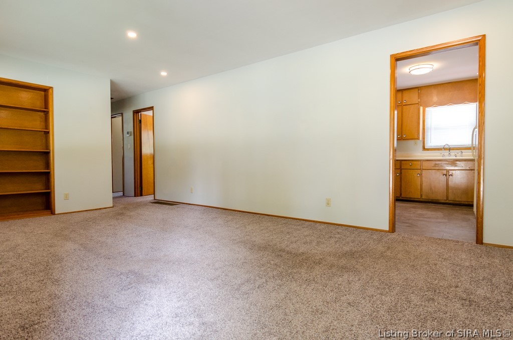115 Lincoln Avenue Property Photo 6