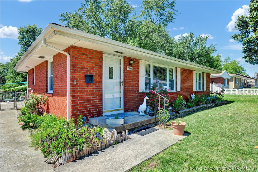 2595 E Robin Road Property Photo 2
