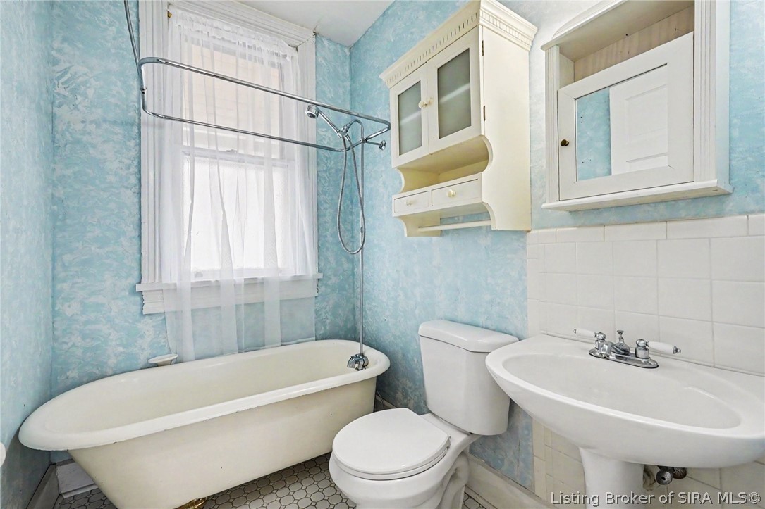 607 E Main Street Property Photo 20