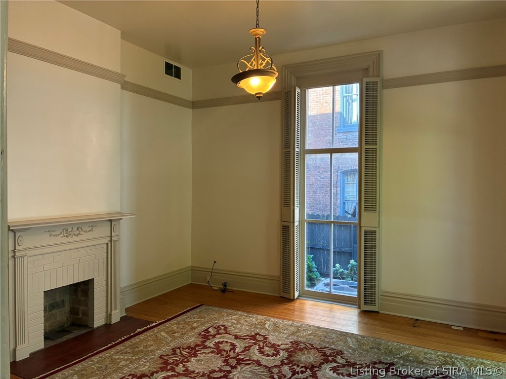 512 E Main Street 1 Property Photo 4