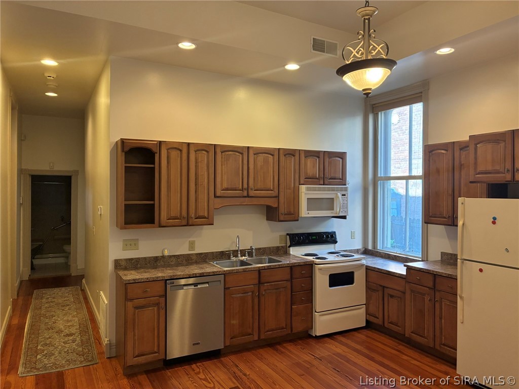 512 E Main Street 1 Property Photo 12