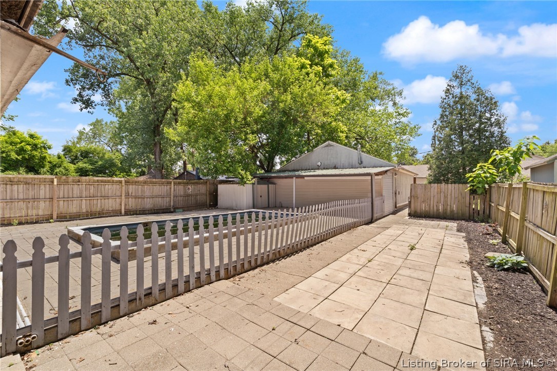 928 E 8th Street Property Photo 34
