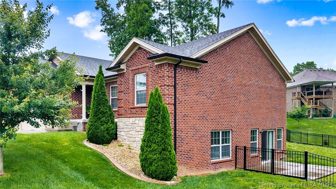 1007 Freedom Court Property Photo 6