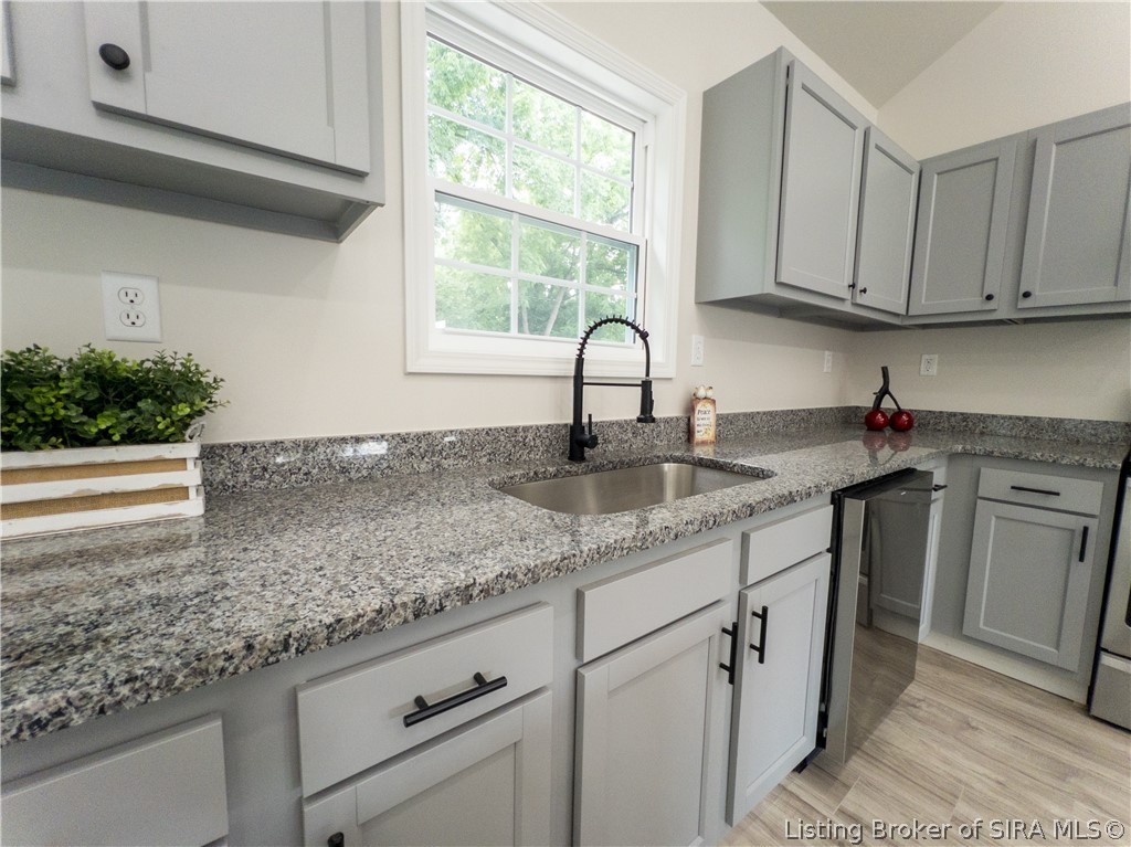 515 Arlington Property Photo 4