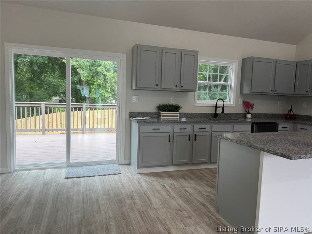 515 Arlington Property Photo 9