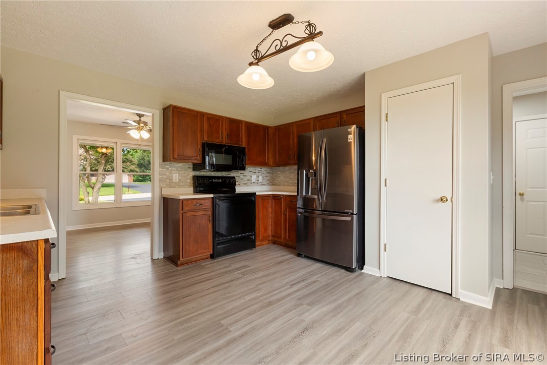 7793 Four Leaf Drive Property Photo 8
