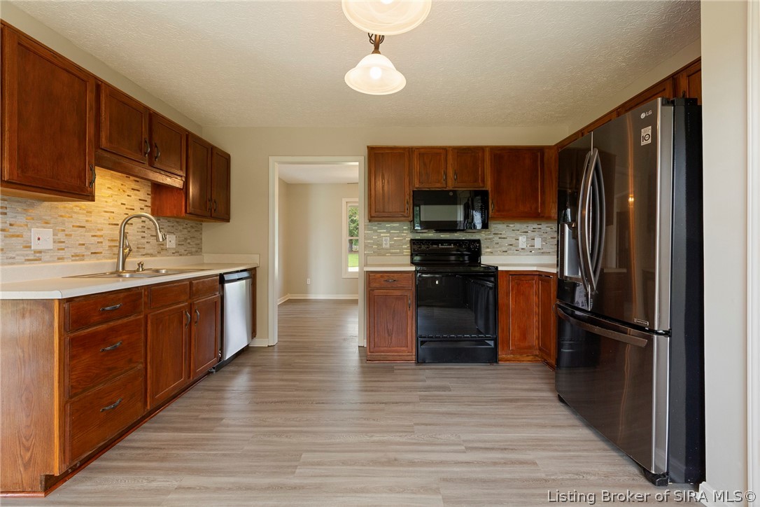 7793 Four Leaf Drive Property Photo 9