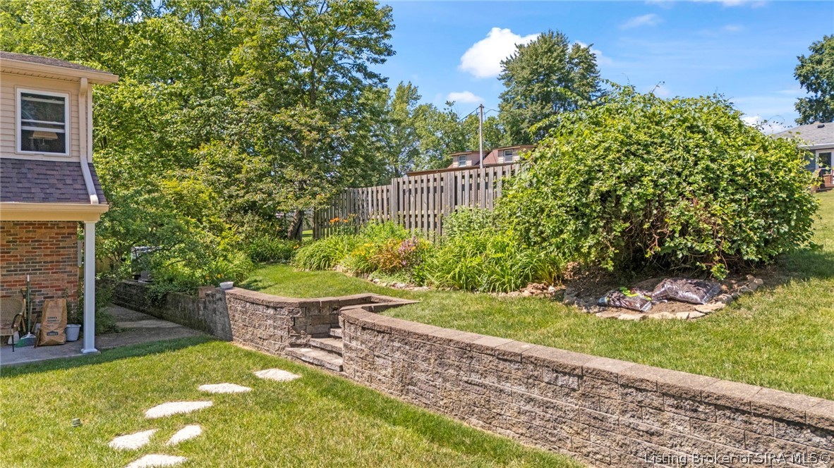 307 Hillcrest Drive Property Photo 3
