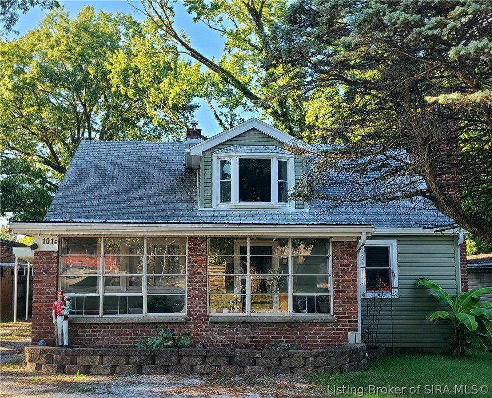 101 E Maple Court Property Photo 1