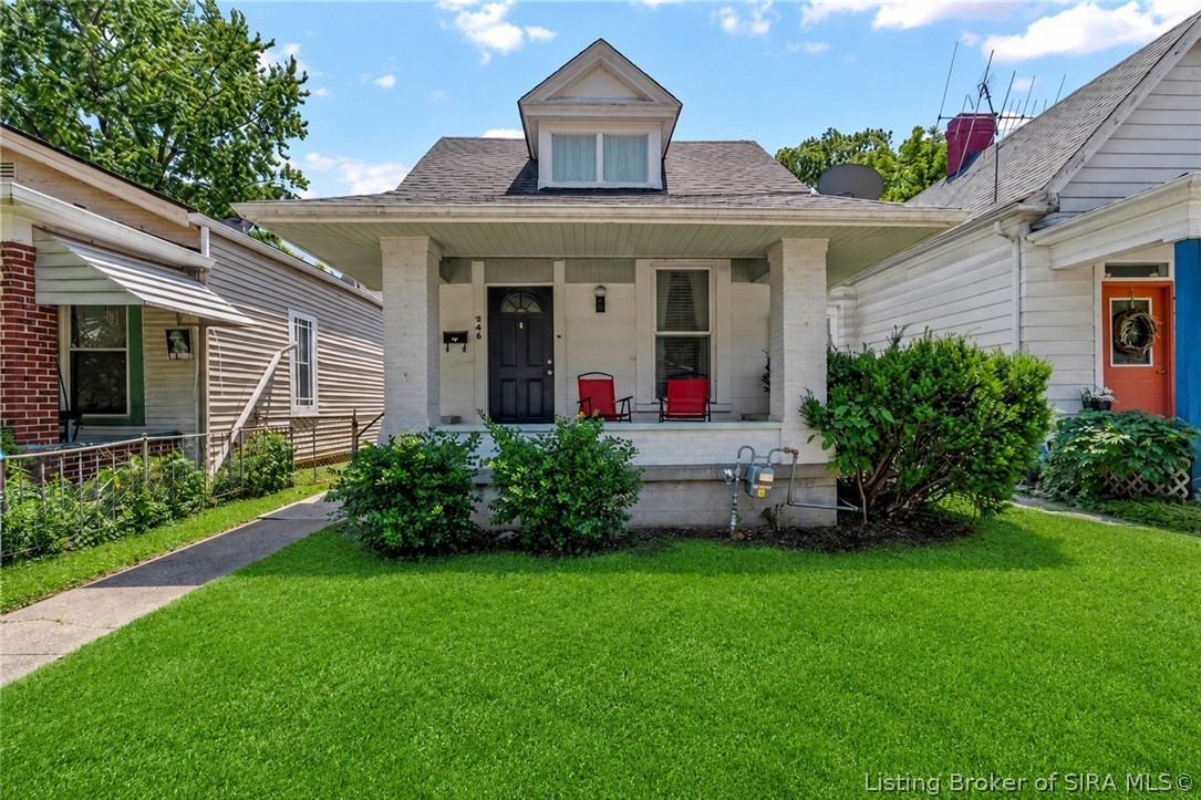 946 E Maple Street Property Photo 1