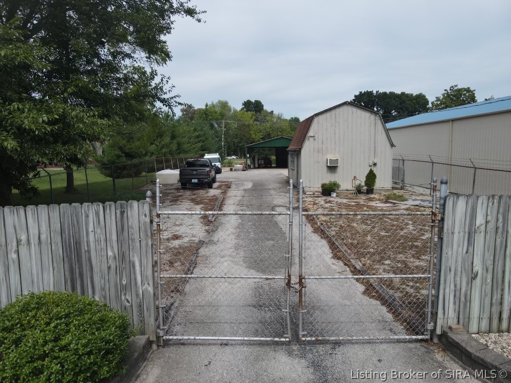 910 Industrial Boulevard Property Photo 3
