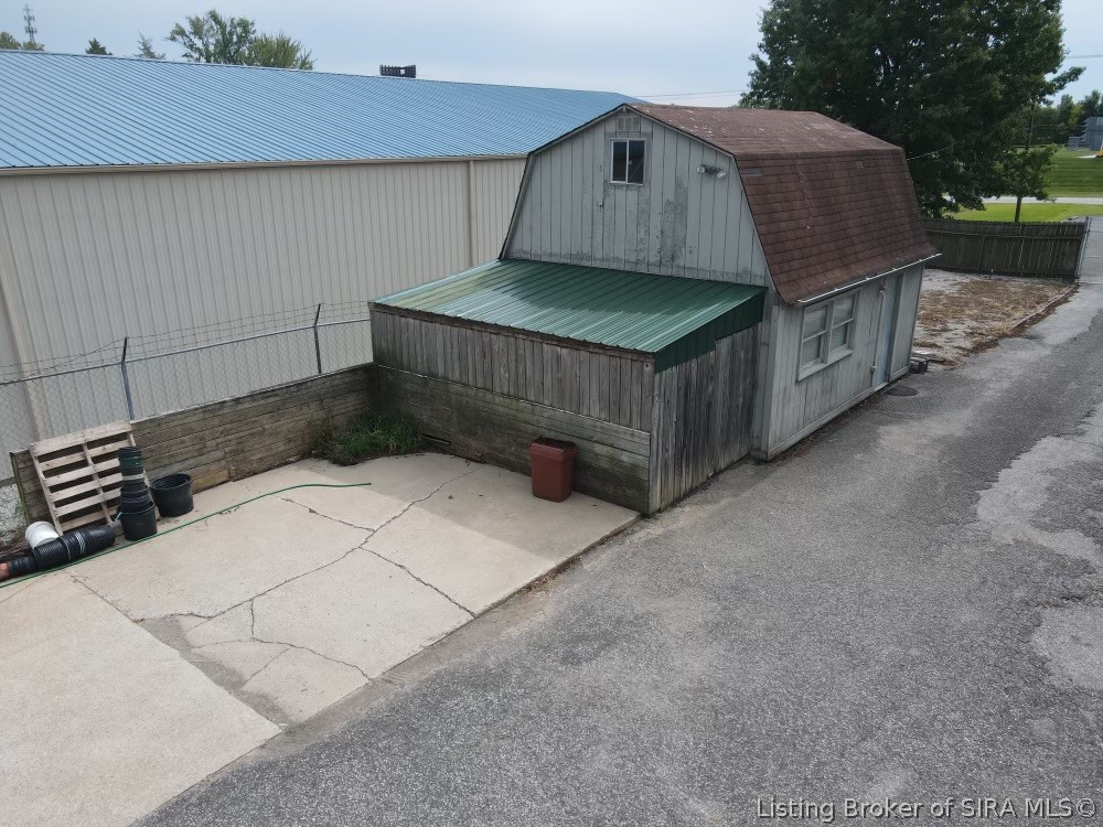 910 Industrial Boulevard Property Photo 7