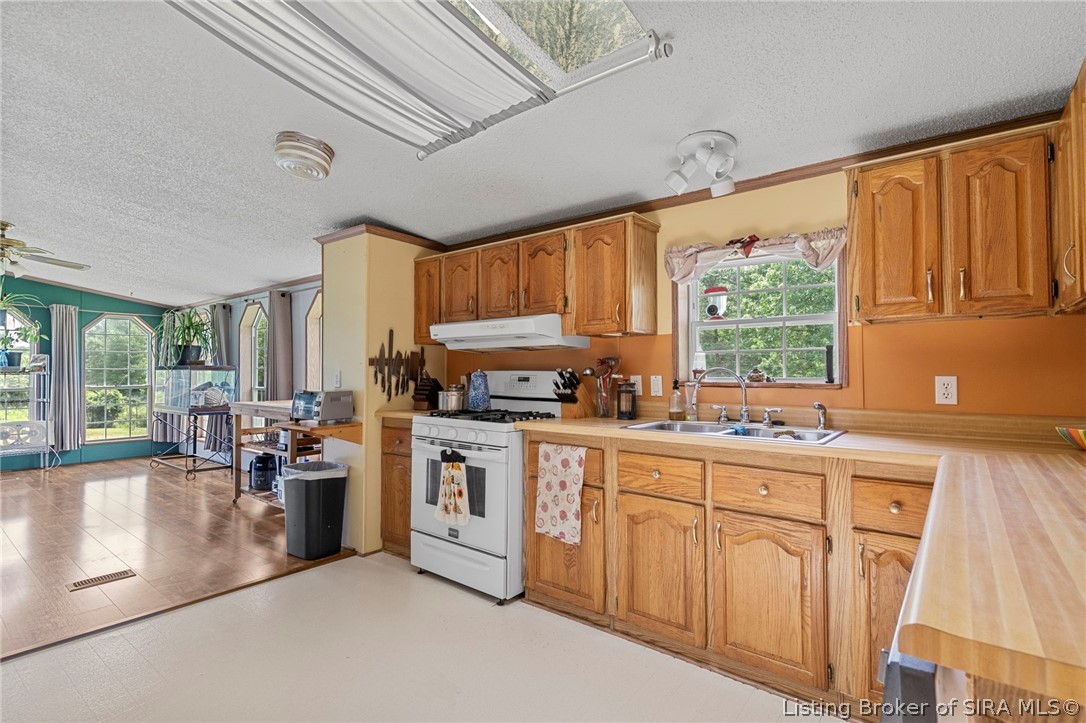 9727 E Vernon Ridge Road Property Photo 10