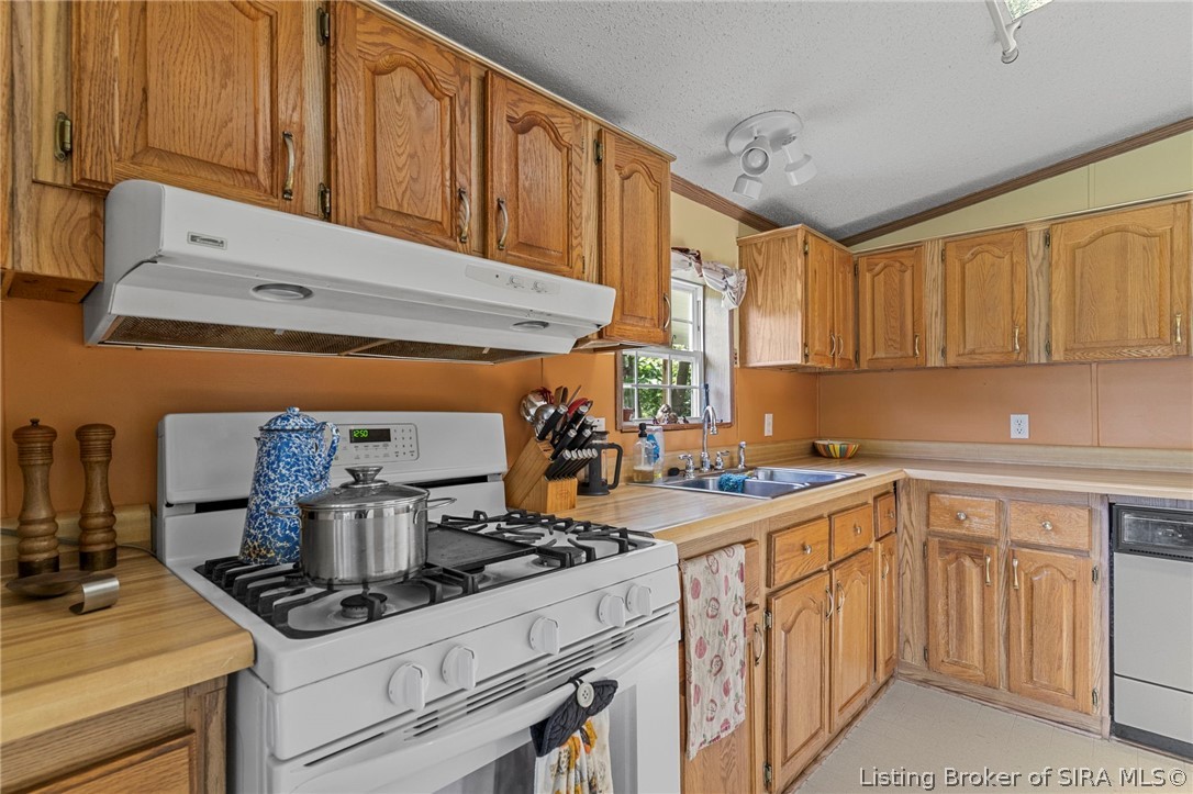 9727 E Vernon Ridge Road Property Photo 11