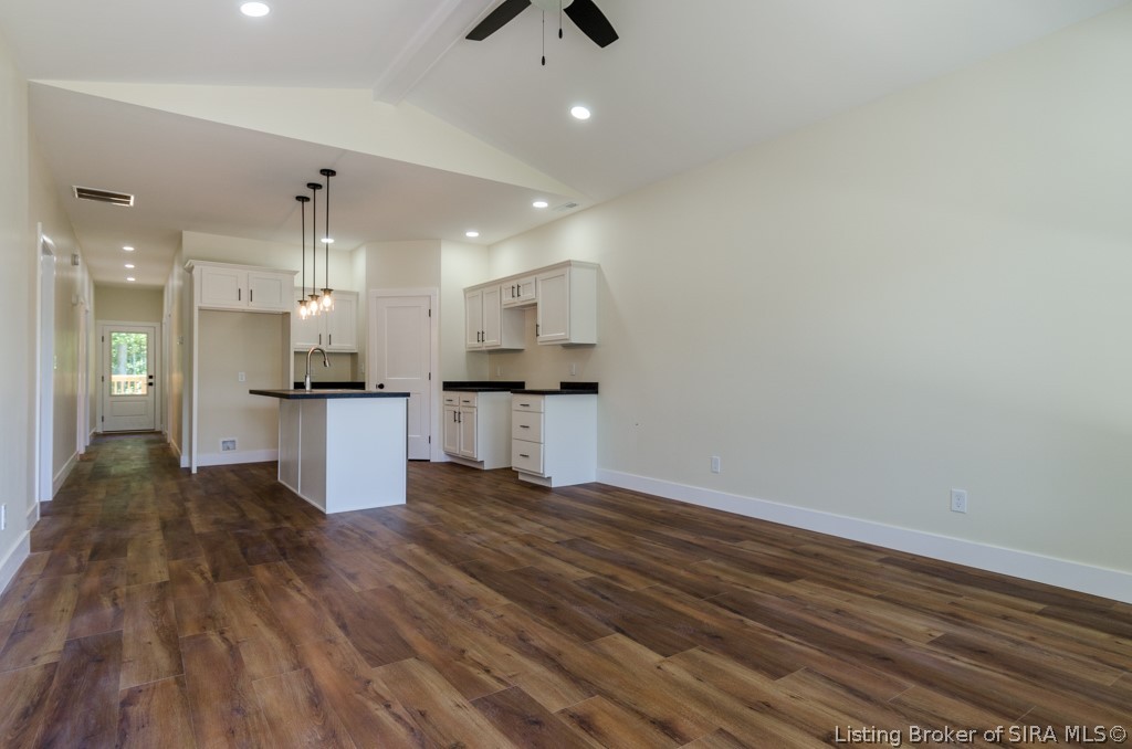 1098 Aspen Drive Property Photo 2