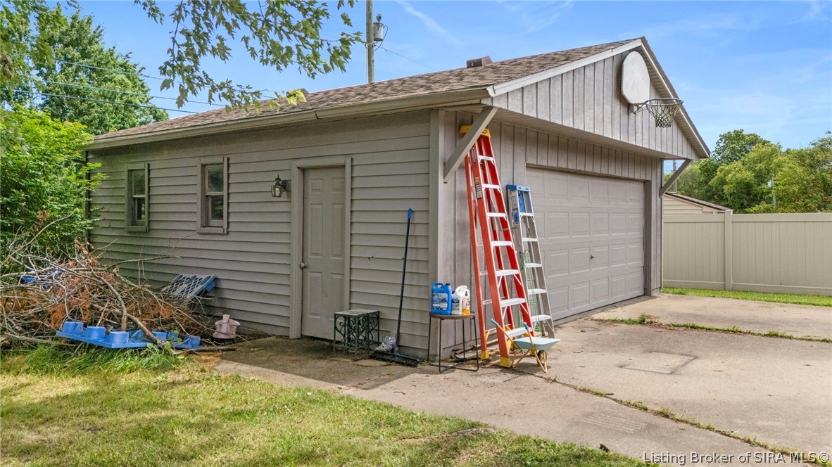 2610 S College Hills Dr Property Photo 4