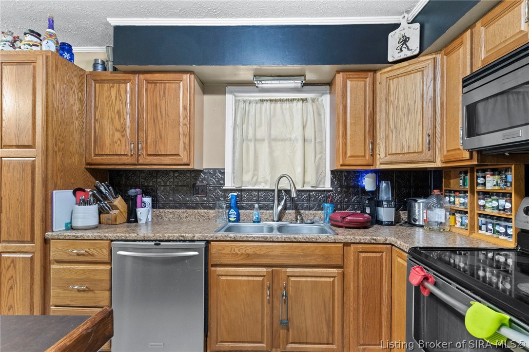 2610 S College Hills Dr Property Photo 11