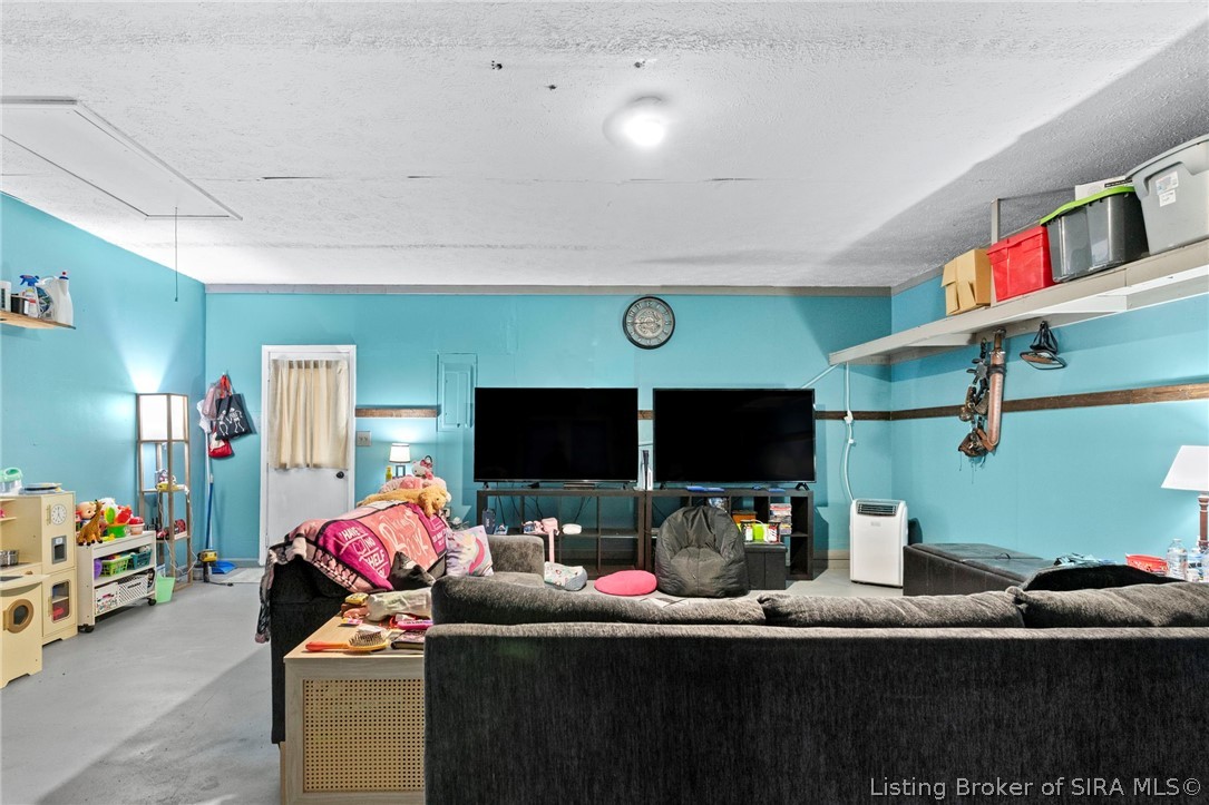 2610 S College Hills Dr Property Photo 15