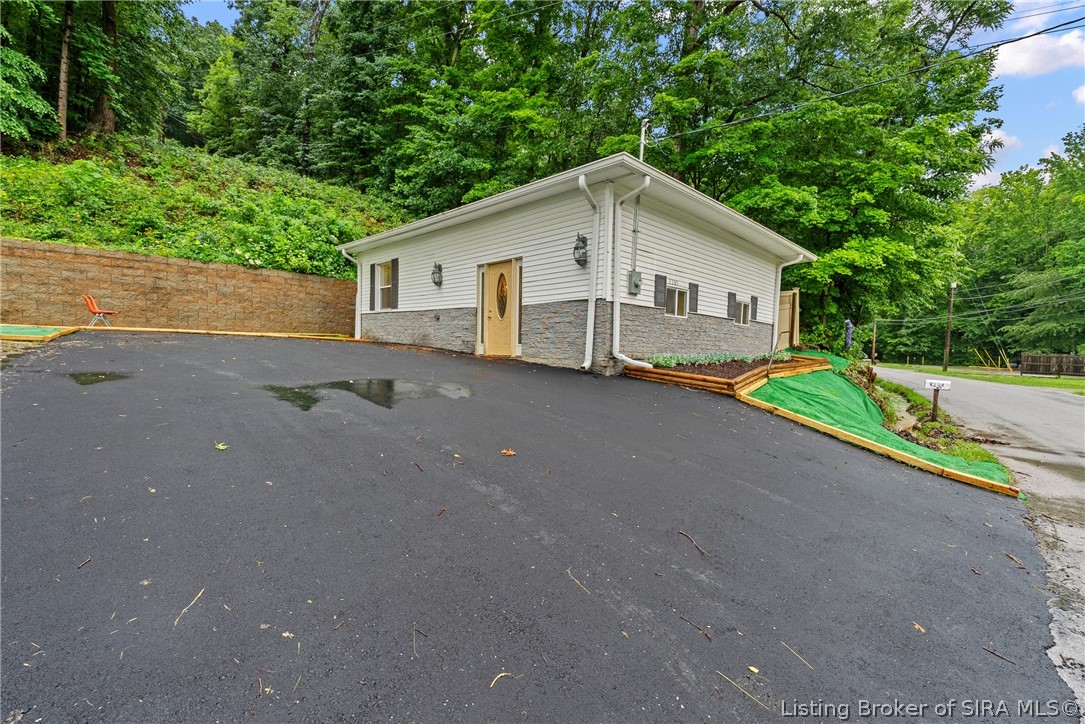 3285 Budd Road Property Photo 4